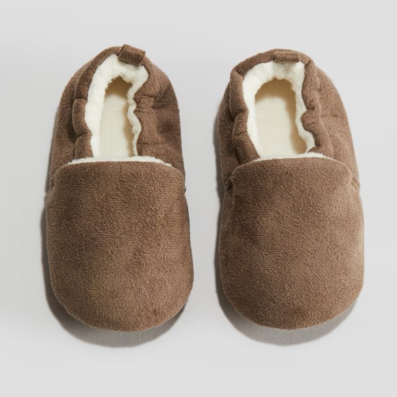 BNWT H&M BROWN ULTRA SUEDE COZY BABY BOOTIE SLIPPERS/CRIB SHOES SIZE 1-2 3-6M - Picture 1 of 9